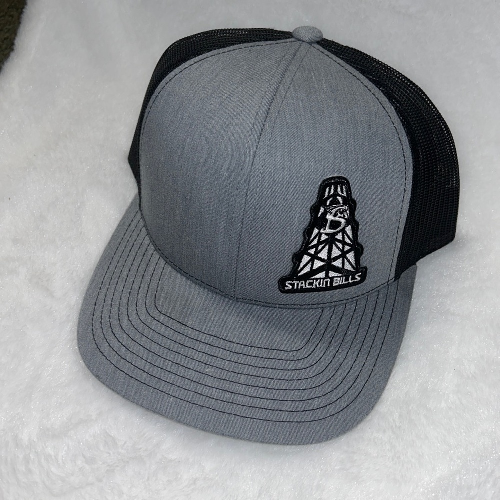 Snap back hat ( stackin bills)